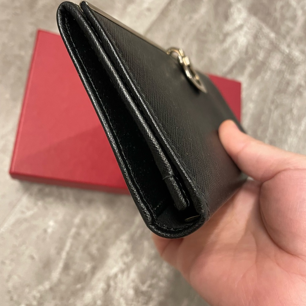 100% Authentic Salvatore Ferragamo Black Wallet - Picture 5 of 12